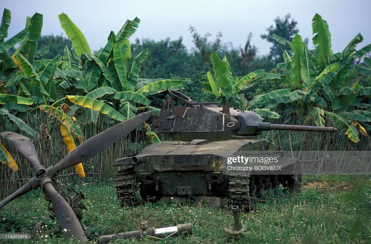 Xác xe tăng Pháp ở Điện Biên Phủ, dấu tích còn lại từ trận đánh rung chuyển thế giới năm 1954.