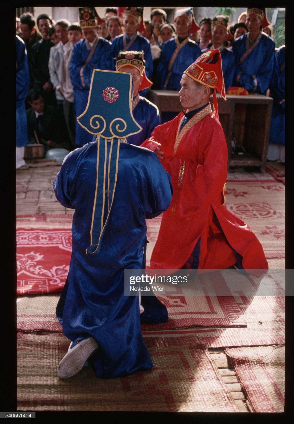 Các vị bô lão thực hiện nghi lễ ở hội Lim.