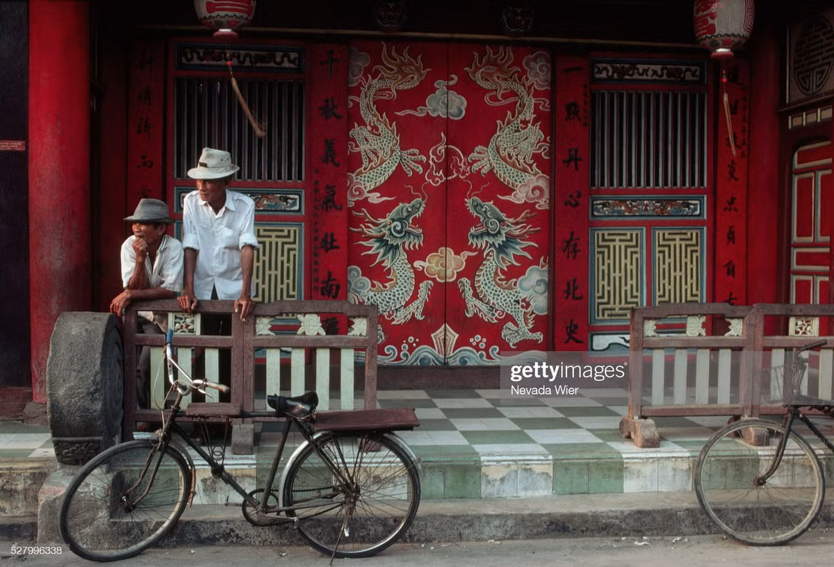 Bên ngoài miếu Quan Công ở phố cố Hội An, chốn thờ tự được xây dựng vào năm 1653.