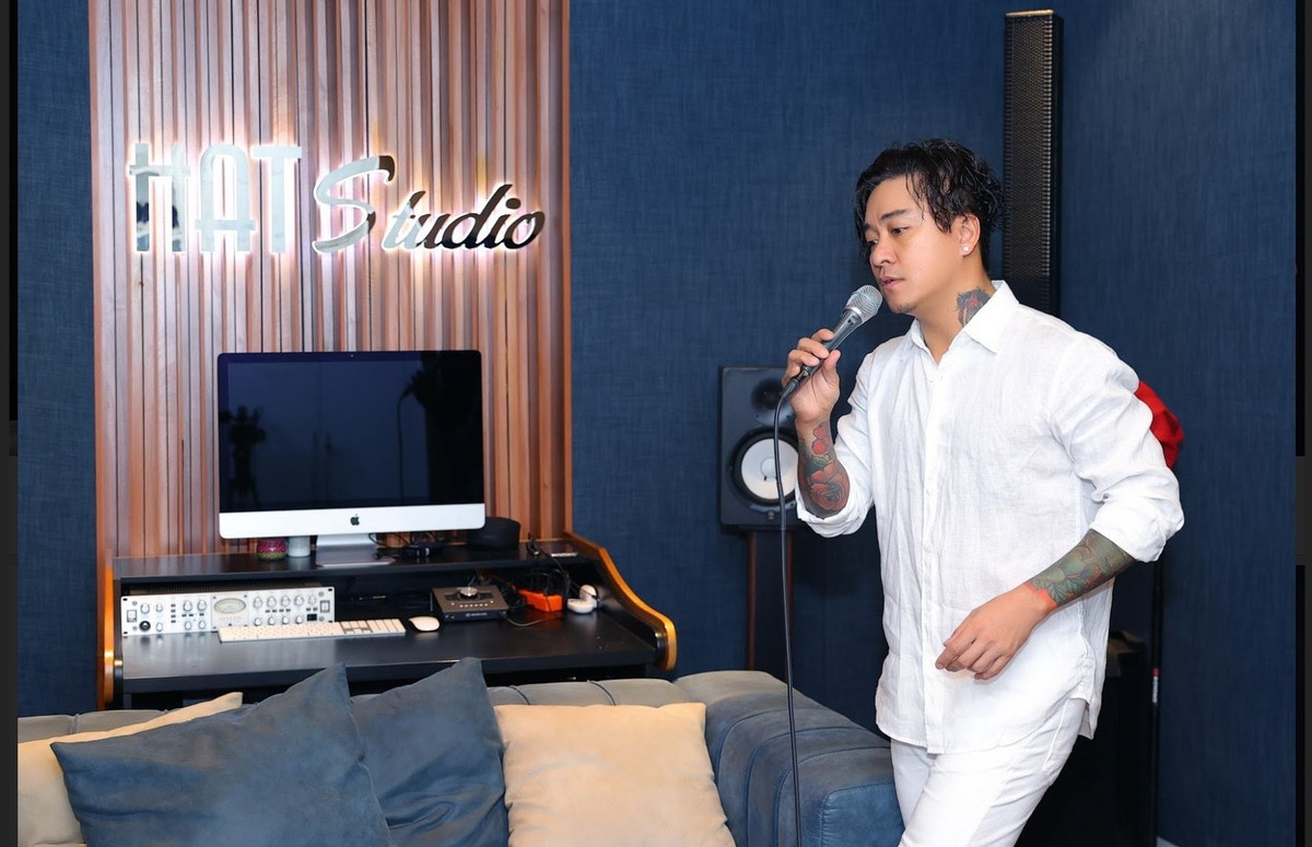 Phòng thu âm riêng của Tuấn Hưng trong căn biệt thự sang trọng