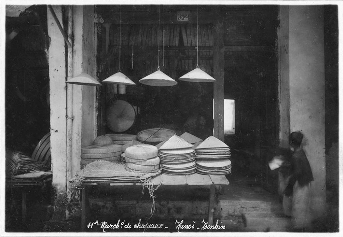 Cửa hàng nón lá.