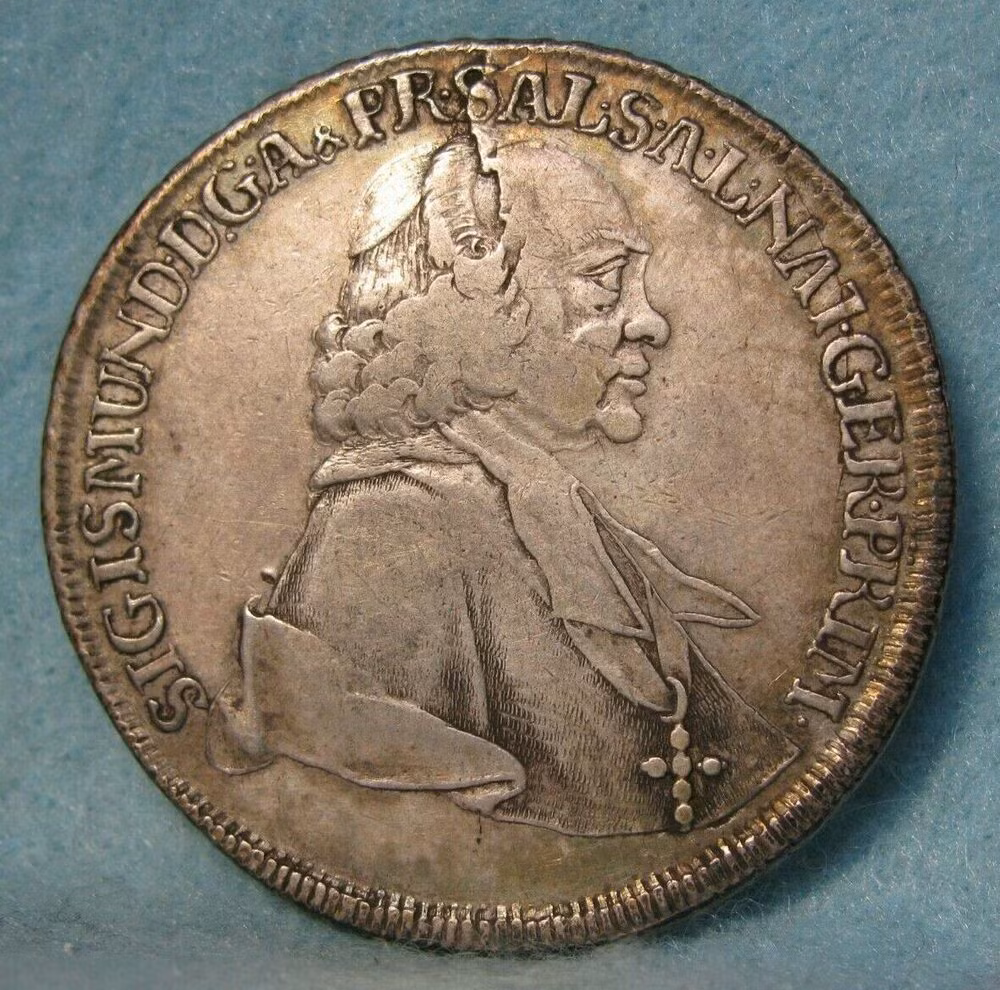 Giữa thế kỷ 16, ước tính có khoảng 12 triệu thaler được đúc từ vùng núi của xứ Bohemia được sử dụng khắp châu Âu, phổ biến hơn bất kỳ loại tiền tệ nào.