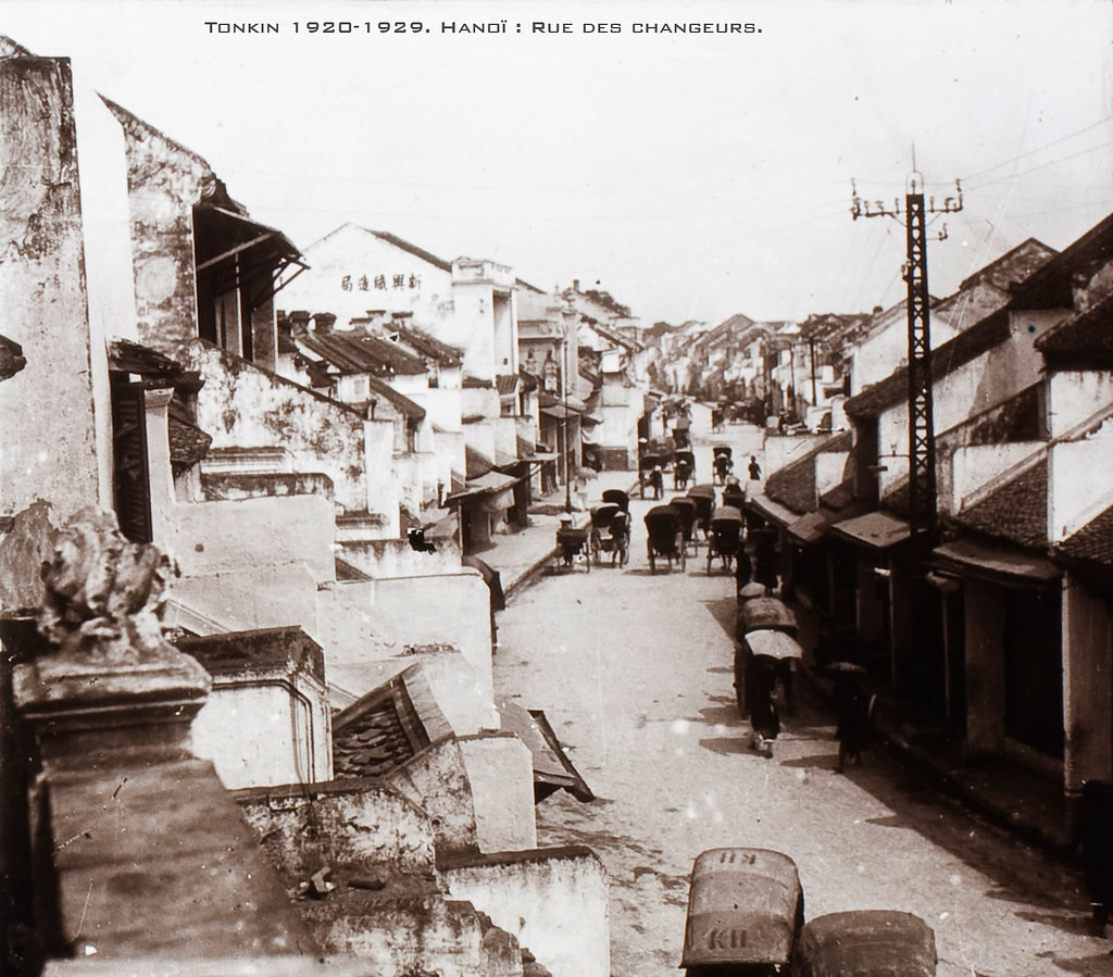 Góc nhìn từ trên cao về phố Hàng Bạc, thập niên 1920.