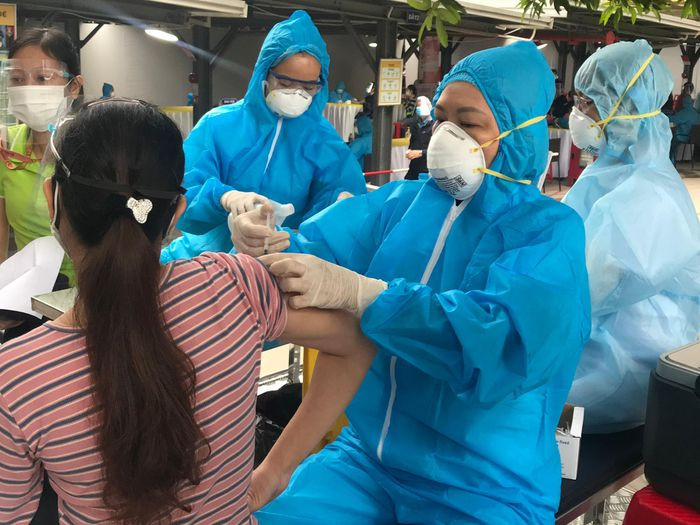 Chieu 30/1: Da phan bo 196 trieu lieu vaccine phong COVID-19