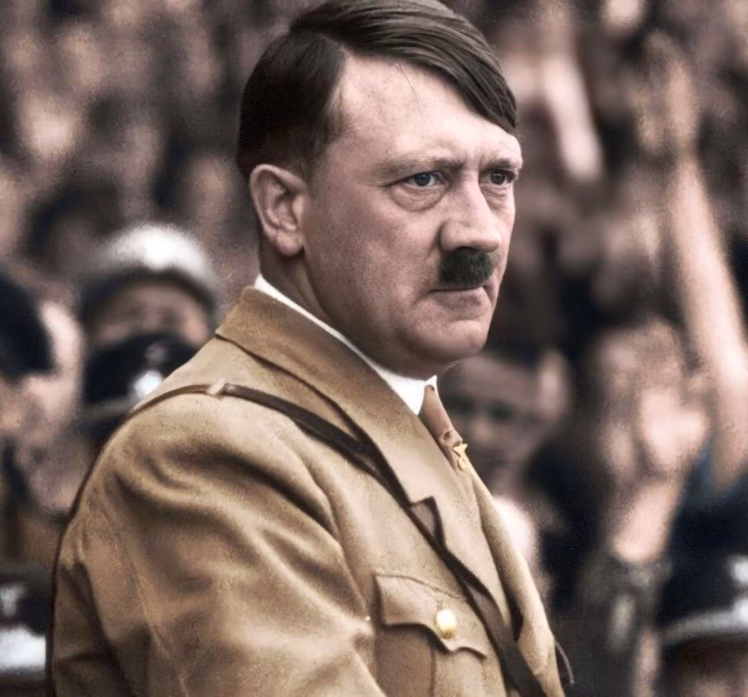 Hitler có kế hoạch bay trở về Rastenburg, Đức, từ Vinnitsa, thuộc Liên Xô. Một điểm dừng chân được lên kế hoạch tại Smolensk. Nhân cơ hội này, người của Tresckow đã đưa được một quả bom giấu trong gói quà lên máy bay chở trùm Phát xít.