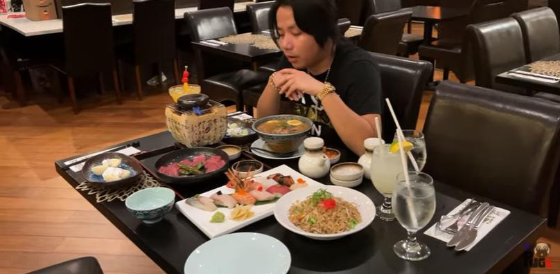 Khoa Pug review noi o, mon an dat tien nha hang Cuu Tong thong My-Hinh-2