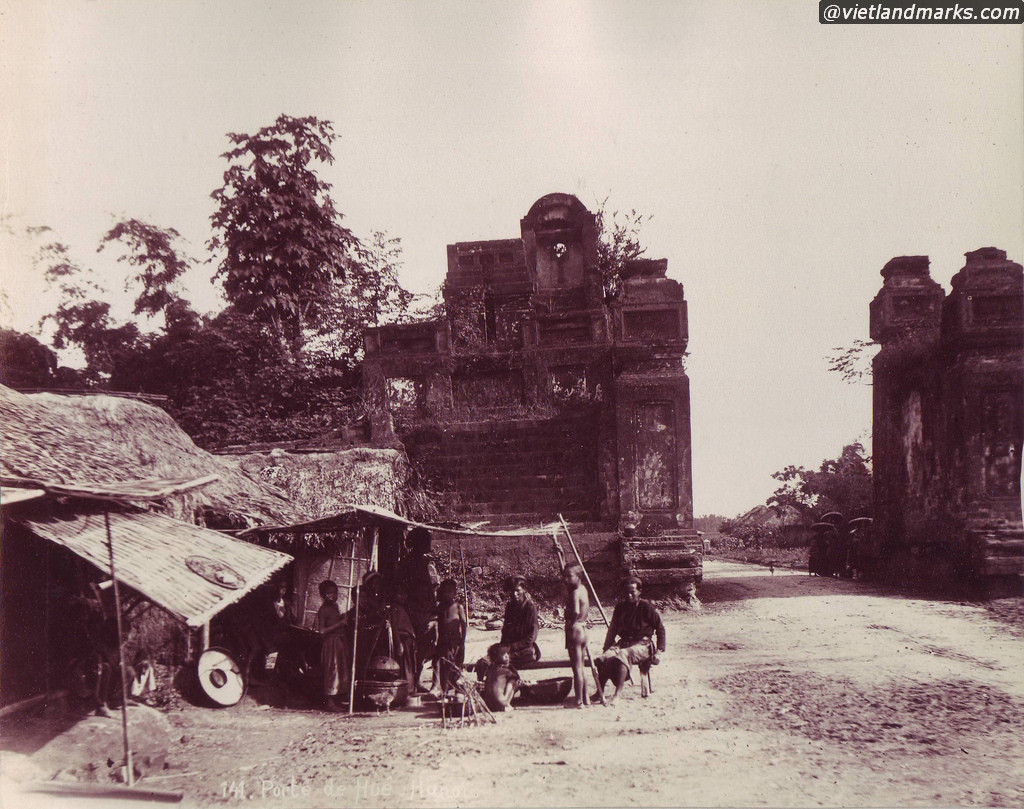 Ô Cầu Dền cuối thế kỷ 19, vị trí ngày nay là ngã tư Phố Huế - phố Bạch Mai - Đại Cồ Việt - Trần Khát Chân.