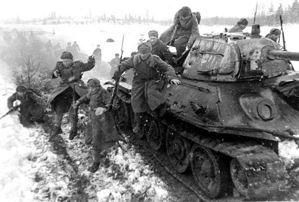 Đêm 11 rạng ngày 12/1/1943, Hồng quân Liên Xô thuộc hai phương diện quân Volkhov và Leningrad đã đẩy lùi quân Đức ra khỏi khu vực "cổ chai" Shlisselburg, chiếm được một đoạn hành lang rộng từ 15 đến 30 km phía Nam hồ Ladoga.