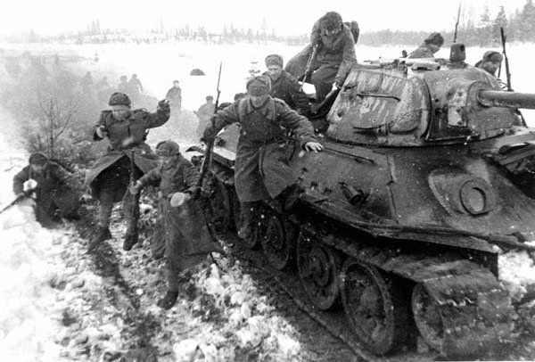 Đêm 11 rạng ngày 12/1/1943, Hồng quân Liên Xô thuộc hai phương diện quân Volkhov và Leningrad đã đẩy lùi quân Đức ra khỏi khu vực "cổ chai" Shlisselburg, chiếm được một đoạn hành lang rộng từ 15 đến 30 km phía Nam hồ Ladoga.