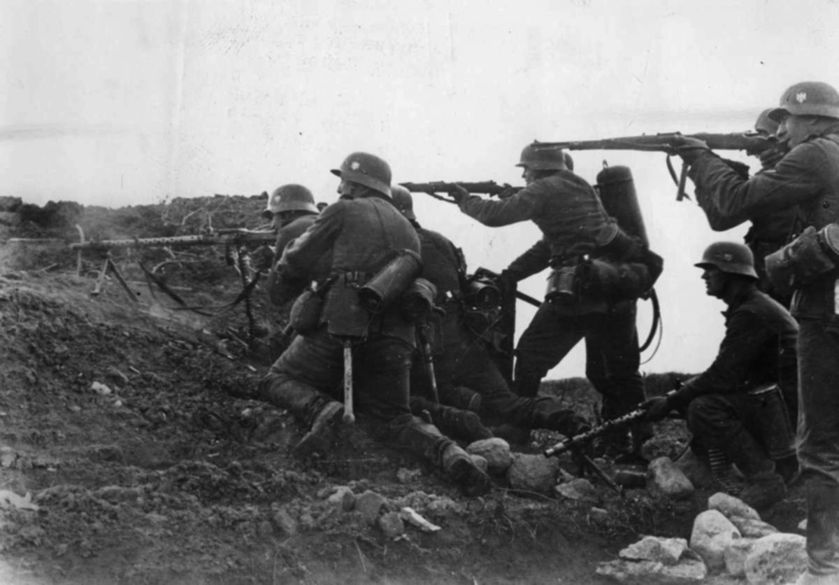 Ngược dòng thời gian, sau khi xâm lược Liên Xô vào tháng 6/1941, Đức đã tiến thẳng đến Leningrad, thành phố lớn thứ hai ở quốc gia rộng nhất thế giới.