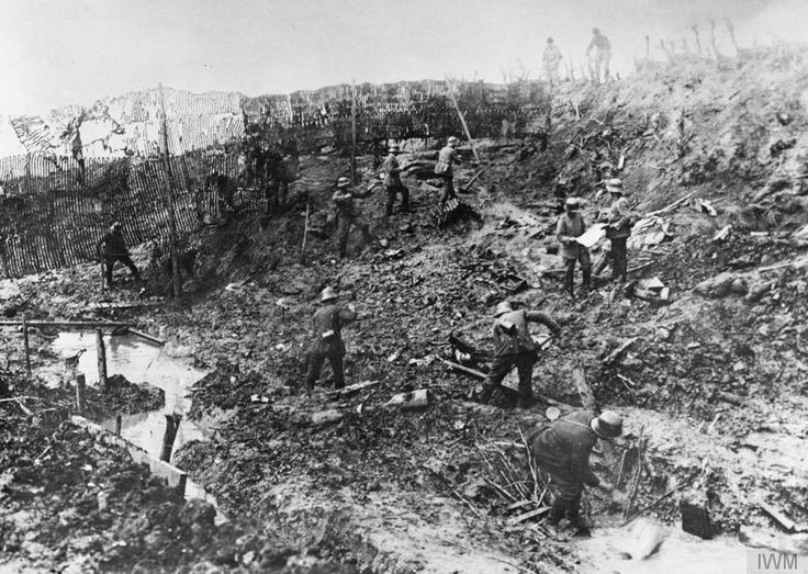 Trong trận đánh tại Ypres Salient, Bỉ, ngày 14/10/1918, Hạ sĩ Adolf Hitler đã bị một quả đạn hơi của Anh làm mù tạm thời và được đưa đến một bệnh viện quân đội Đức tại Pasewalk, Pomerania.
