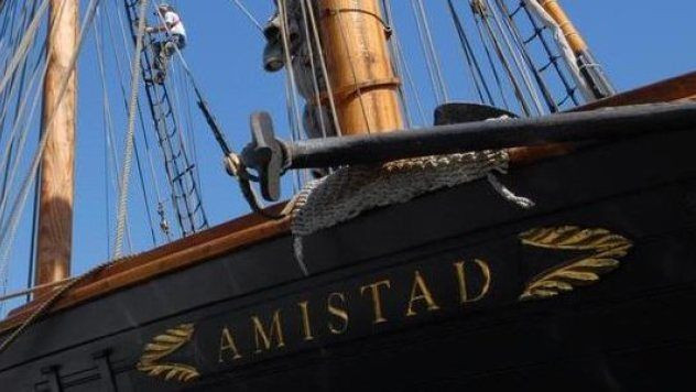 Sau gần hai tháng lênh đênh trên biển, vào ngày 26/8, tàu USS Washington của Hải quân Mỹ đã bắt giữ Amistad ngoài khơi Long Island và đưa nó đến New London, Connecticut.