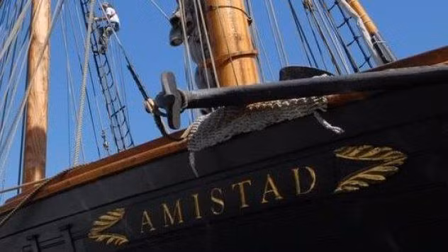 Sau gần hai tháng lênh đênh trên biển, vào ngày 26/8, tàu USS Washington của Hải quân Mỹ đã bắt giữ Amistad ngoài khơi Long Island và đưa nó đến New London, Connecticut.