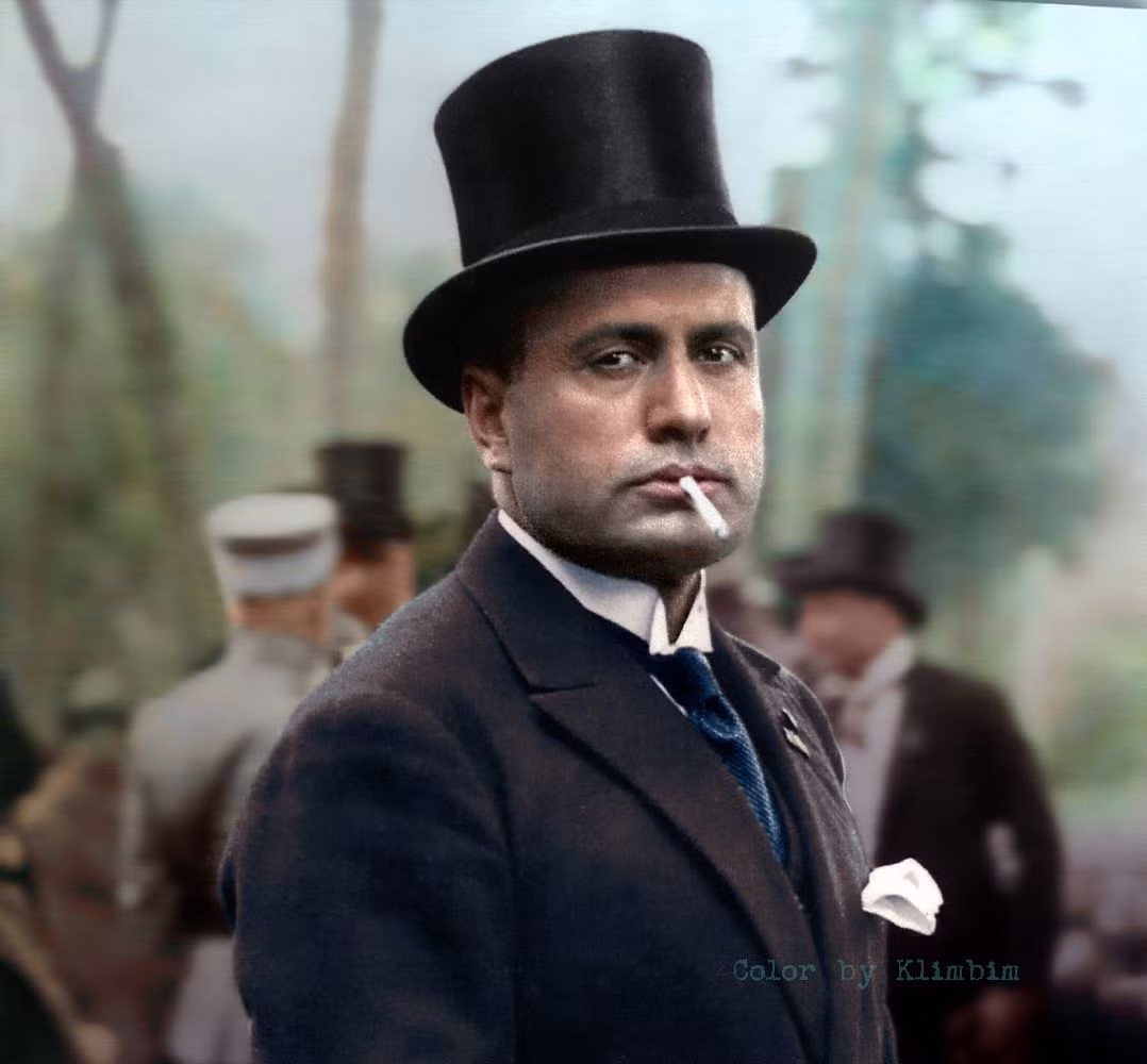 Sau chiến tranh, Mussolini và một nhóm cựu chiến binh trẻ đã thành lập Fasci di Combattimento, một phong trào cánh hữu, quốc gia. Những năm 1920, chủ nghĩa phát xít đã phát triển nhanh chóng ở Italia.