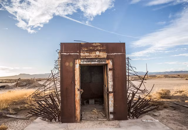 Năm 1996, Mỹ đã ký Hiệp ước cấm Thử nghiệm Vũ khí Hạt nhân Toàn diện, cấm thử nghiệm bom hạt nhân trong tất cả các môi trường.