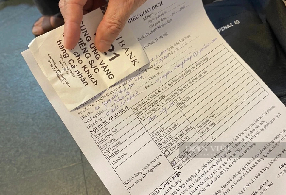 Ngay dau ngan hang ban vang SJC: Dan ngong gia thap, cho 