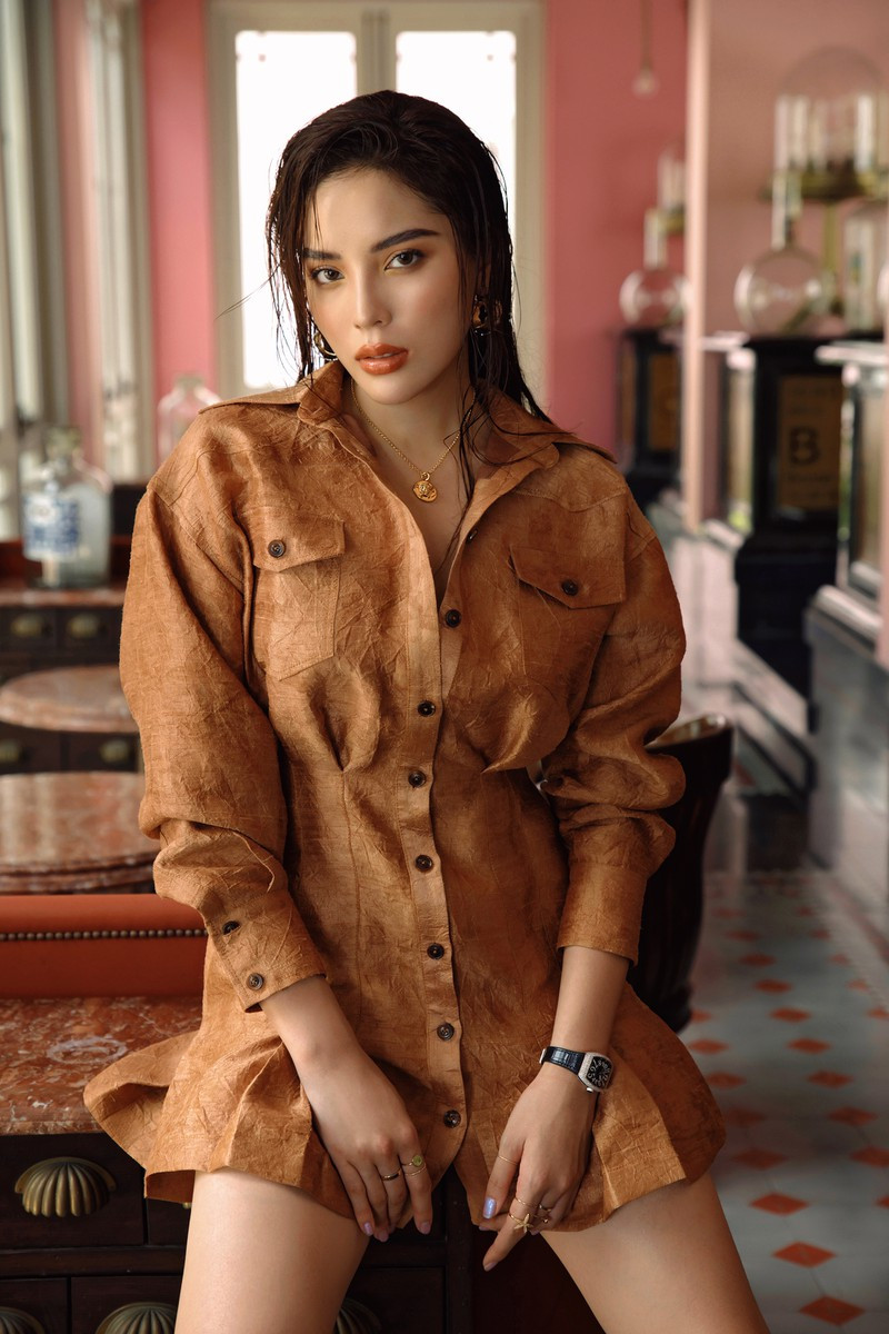 Nổi bật trong đó là chất liệu tơ tằm, linen và đũi được dệt từ sợi tự nhiên, có thể tự phân hủy. 