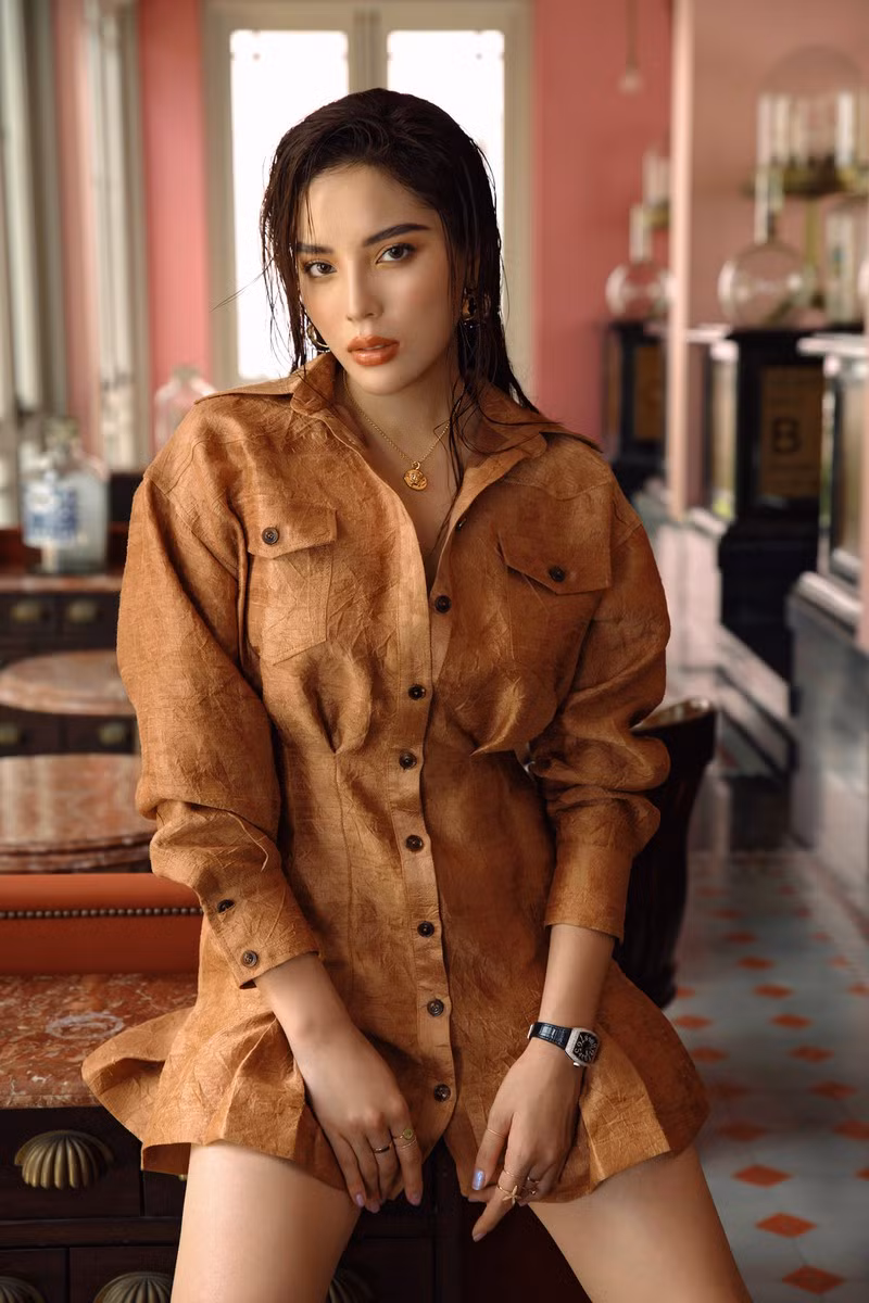 Nổi bật trong đó là chất liệu tơ tằm, linen và đũi được dệt từ sợi tự nhiên, có thể tự phân hủy. 