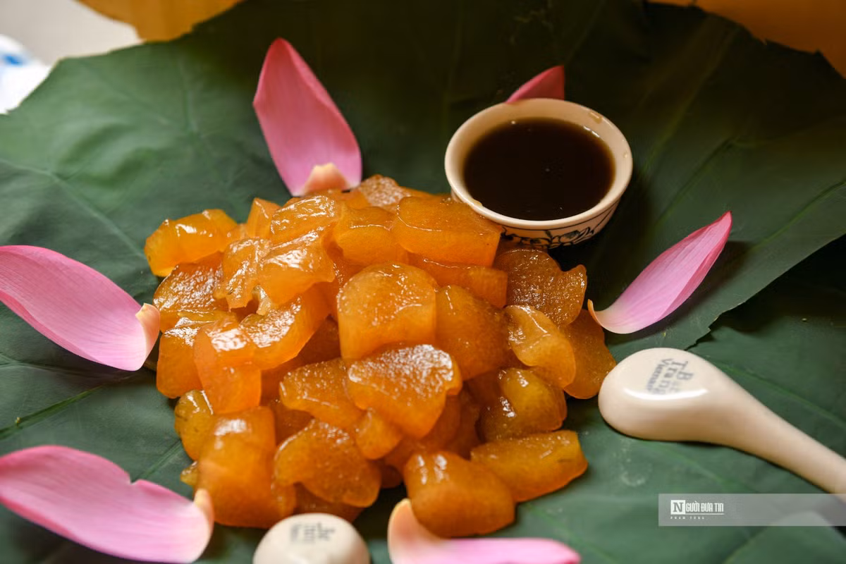 Chương trình “Tết Đoan Ngọ Thăng Long xưa” được tổ chức với các hoạt động trưng bày, trình diễn, tái hiện các nghi thức, phong tục dân gian và cung đình độc đáo. Đây là những hoạt động góp phần gìn giữ phong tục tập quán tốt đẹp của cha ông, khơi nguồn tinh hoa văn hóa dân tộc và giáo dục truyền thống cho thế hệ trẻ.