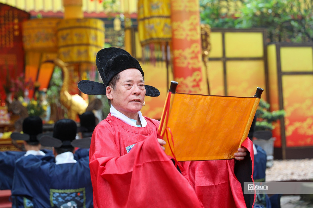 Tết Đoan Ngọ trong cung đình và ngoài dân gian có những lễ nghi, phong tục khác nhau nhưng đều là dịp để con cháu tìm về nguồn cội, nhớ ơn công đức tổ tiên.