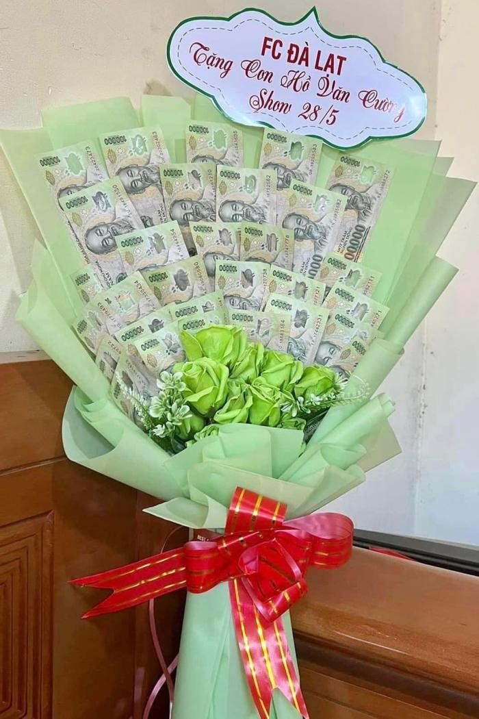 Hồ Văn Cường kiếm được nửa tỷ đồng chỉ trong một đêm diễn? - Hình 3 Ho Van Cuong kiem duoc nua ty dong chi trong mot dem dien?-Hinh-3