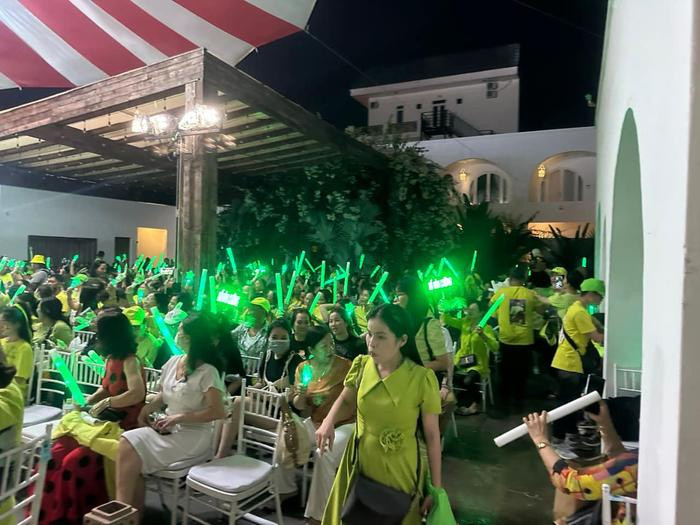 Hồ Văn Cường kiếm được nửa tỷ đồng chỉ trong một đêm diễn? - Hình 9 Ho Van Cuong kiem duoc nua ty dong chi trong mot dem dien?-Hinh-9