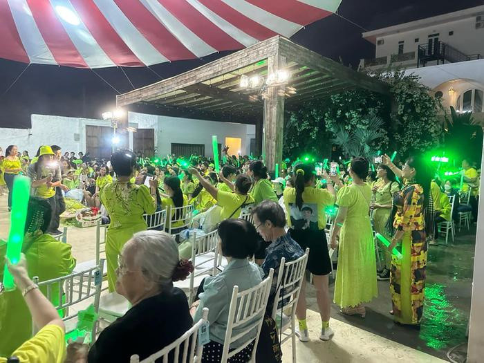 Hồ Văn Cường kiếm được nửa tỷ đồng chỉ trong một đêm diễn? - Hình 10 Ho Van Cuong kiem duoc nua ty dong chi trong mot dem dien?-Hinh-10