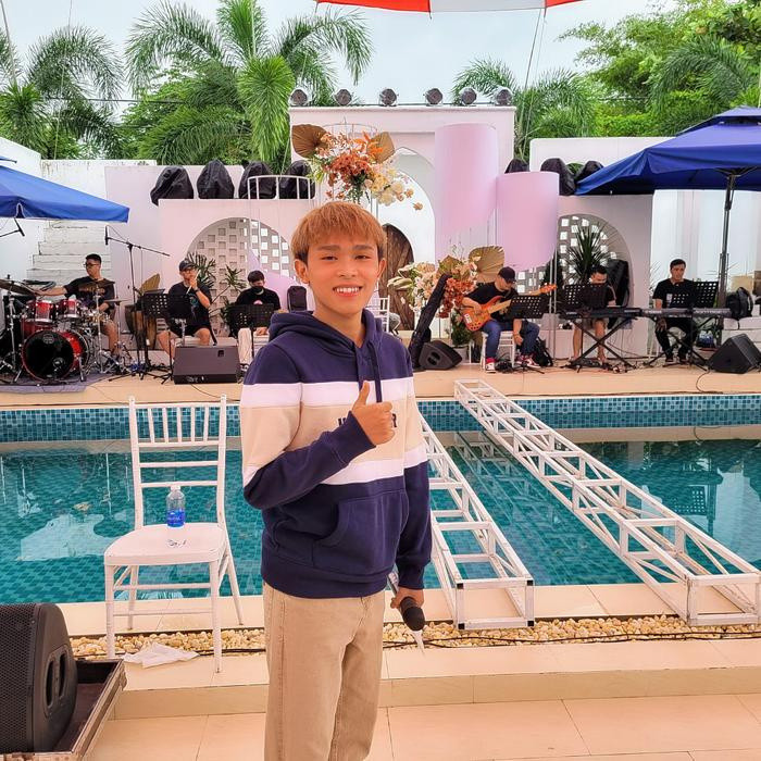 Hồ Văn Cường kiếm được nửa tỷ đồng chỉ trong một đêm diễn? Ho Van Cuong kiem duoc nua ty dong chi trong mot dem dien?