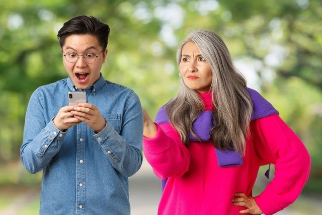 Me bi chi trich vi kiem soat con trai da 30 tuoi qua khat khe