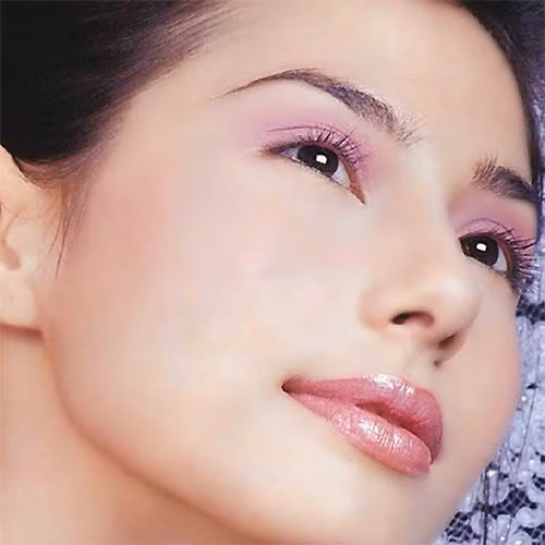 Gò má đầy đặn: Tính quả quyết trong công việc. Người có hai bên gò má đầy đặn và đều nhau, khi làm việc rất tự tin và quyết đoán, có ý đồ rõ rệt và chí tiến thủ. Chỉ cần cố gắng vươn lên, bạn sẽ được người quyền quý nâng đỡ.