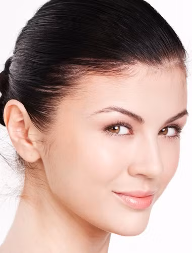 Cằm dài và lẹm: Về cuối đời thanh thản. Cằm thể hiện vận may lúc về già. Cằm dài và lẹm thể hiện về cuối đời thanh thản, không cần phải lo lắng tới cuộc sống.