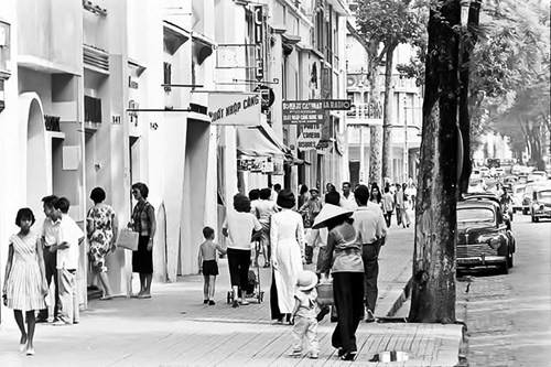 Đường Catinat (nay là đường Đồng Khởi, Q.1), thời đó là nơi tập trung nhiều quán bar, vũ trường.