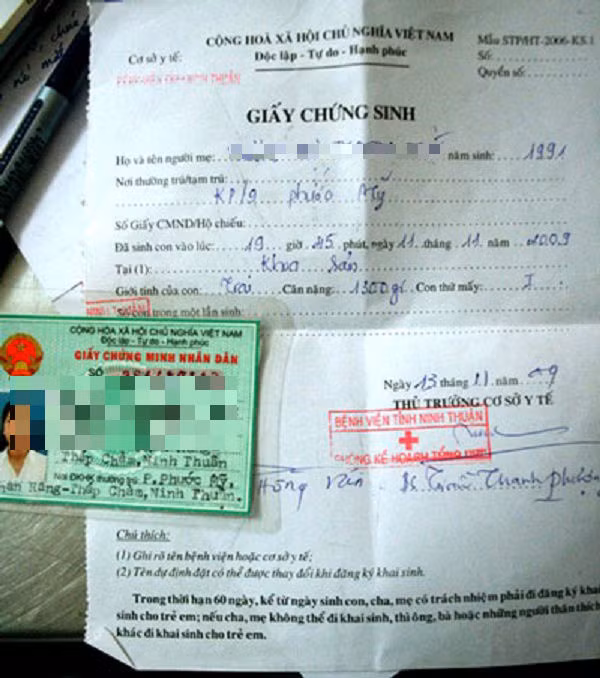 Sau sinh và làm các thủ tục cần thiết cho cả sản phụ và trẻ sơ sinh xong. Tuỳ vào tình trạng sức khoẻ có sản phụ sẽ xuất viện luôn trong ngày, nhưng có sản phụ sẽ phải ở lại để chăm sóc. Nếu xuất viện, gia đình sản phụ sẽ phải làm các thủ tục xuất viện liên quan đến thai nhi và sản phụ như: thanh toán viện phí, nộp biên lai tạm ứng trước sinh, làm giấy chứng sinh cho trẻ (thông thường là ở phòng Kế hoạch - Tổng hợp của các bệnh viện)…