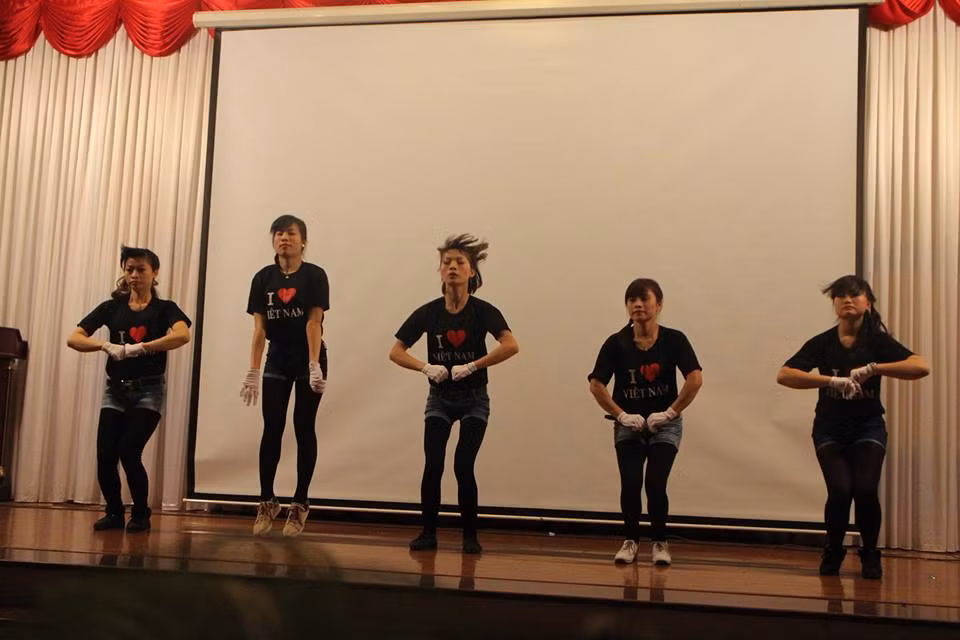 Trong số những tiết mục tham gia biểu diễn, có rất nhiều tiết mục sôi đọng trẻ trung