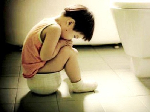 Thuốc trị táo bón: Dự trữ thuốc dạng bơm vào hậu môn hoặc thuốc chứa hợp chất cao phân tử macrogol, thuốc nhuận tràng… nên chú ý thuốc dùng cho người lớn và thuốc dùng cho trẻ em.