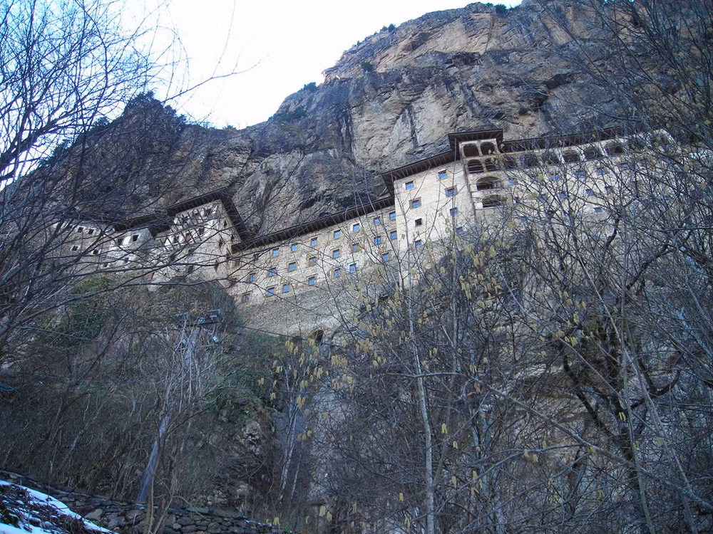 Trong nhiều thế kỷ, Sumela là một trung tâm tôn giáo quan trọng của cộng đồng Chính Thống giáo Hi Lạp.