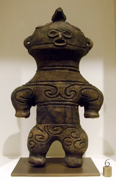 Các Dogu mang nhiều phong cách khác nhau, tùy thuộc vào khu vực khai quật và niên đại.