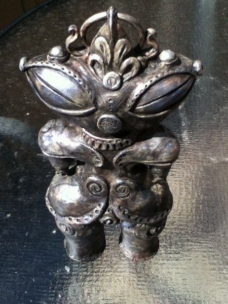 Cho đến nay, ý nghĩa của Dogu vẫn là ẩn số, dù một số tài liệu vẫn nhầm lẫn chúng với những bức tượng đất sét Haniwa dùng trong tang lễ thời kỳ Kofun Kofun (250-538).