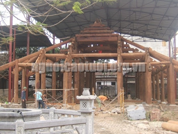 Quá trình thực hiện tu bổ, tôn tạo di tích đình Dương Lôi (phường Tân Hồng, thị xã Từ Sơn, tỉnh Bắc Ninh) cũng xảy ra nhiều sai phạm khi đơn vị thi công cố tình tôn tạo đình sai nguyên gốc, khiến ngôi đình từ 5 gian, 2 chái theo thiết kế ban đầu "hóa" thành 3 gian 2 chái. Ảnh: Người Cao Tuổi.