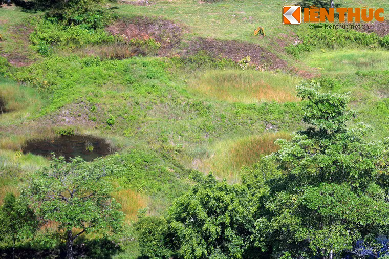 Các hố bom này là chứng tích của những tháng ngày khói lửa, thấm đẫm mồ hôi, nước mắt và máu của những người con đất Việt trong những năm tháng kháng chiến chống Mỹ.