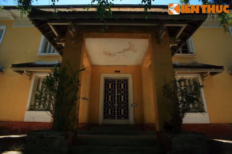 Công trình này chính là lầu Ngự Tiền Văn Phòng, kiến trúc được xây dựng muộn nhất trong Tử Cấm Thành.