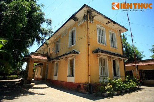 Đây là một dinh thự 2 tầng được xây dựng theo kiến trúc hiện đại, khác với các tòa nhà mang phong cách truyền thống trong Tử Cấm Thành.