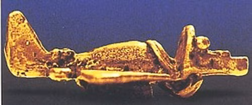 Thậm chí họa tiết ở "khoang lái" còn gợi liên tưởng đến hình ảnh hai phi công đang điều khiển máy bay.