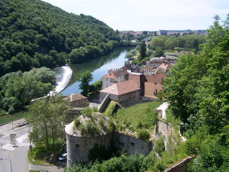 Năm 2008, thành Besançon cùng hệ thống công trình quân sự do kiến trúc sư Vauban thiết kế ở Pháp đã được UNESCO công nhận là di sản thế giới.