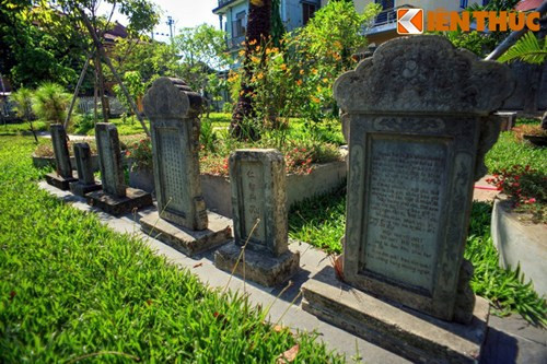 Trong hai chú chó của cụ Phan, chó Vá đã được cụ đưa vào câu chuyện “Lịch sử con Vá” đăng Tuần báo Trung Kỳ số 14 ngày 15/4/1936. Tác phẩm này nêu cao đức trung nghĩa cùng những thành tích dũng cảm của chó Vá, qua đó ngụ ngôn cho mọi người thấy loài vật trung thành này còn hơn những kẻ “mặt người lòng thú”, những “hạng muông người”.