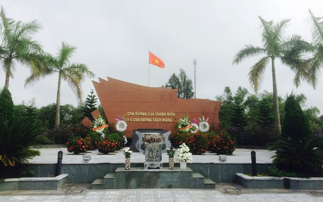  Hà Tĩnh là quê hương của anh hùng trẻ tuổi Lý Tự Trọng. Ông sinh ở Thái Lan nhưng quê quán ở huyện Thạch Hà, tỉnh Hà Tĩnh. Năm 1931, ông bị thực dân Pháp xử tử khi mới chỉ 17 tuổi.