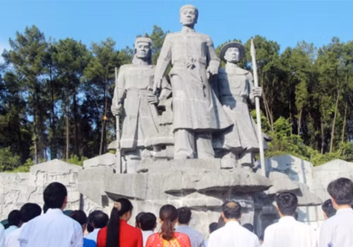 Thac Vu Mon gan lien su tich ca chep hoa rong o tinh nao?-Hinh-2