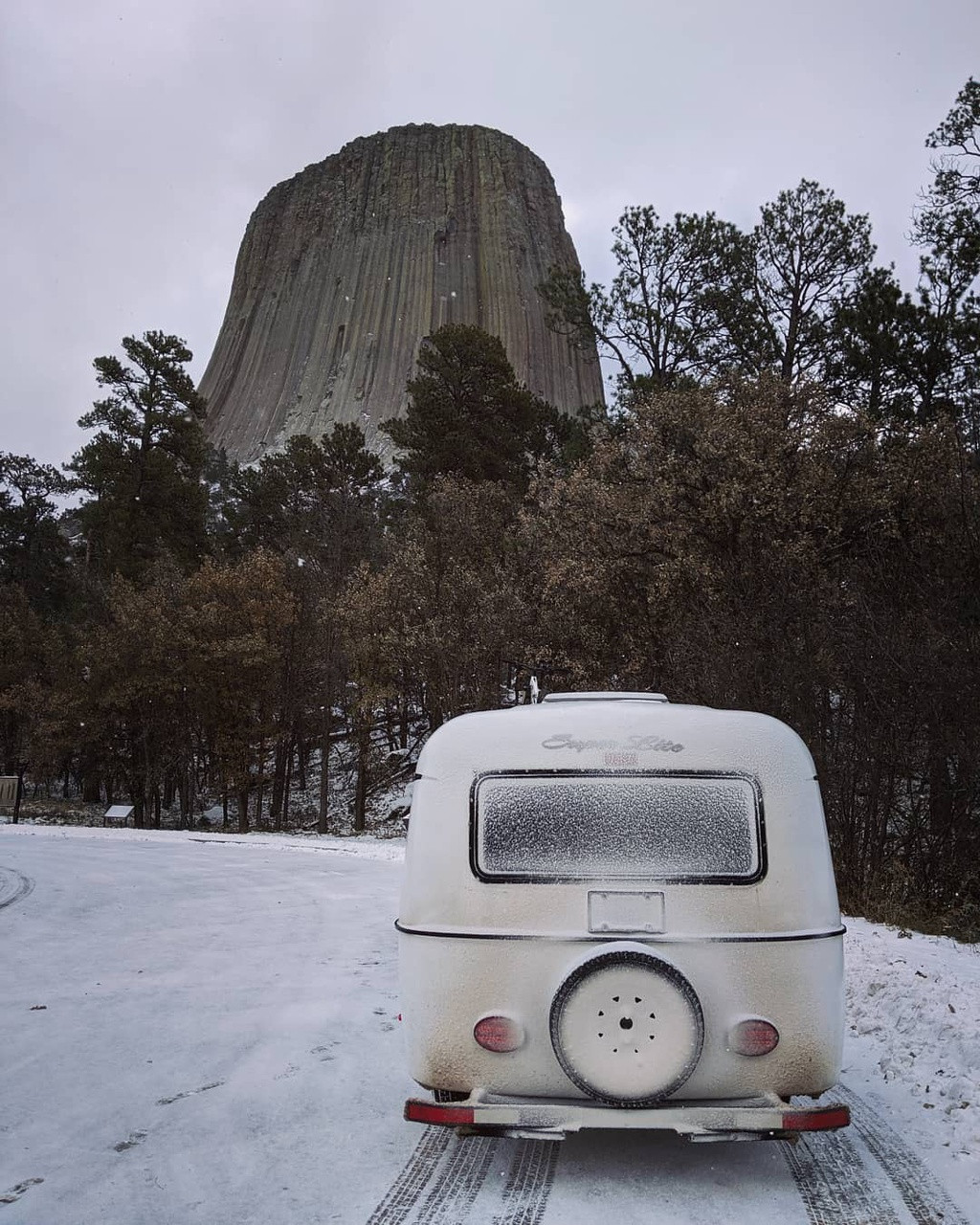 Điểm đến này từ lâu đã trở thành niềm tự hào của người Mỹ. Nhiều du khách ưa mạo hiểm tìm đến đây để tham gia hoạt động leo núi, đi bộ đường dài hay trượt tuyết vào mùa đông.