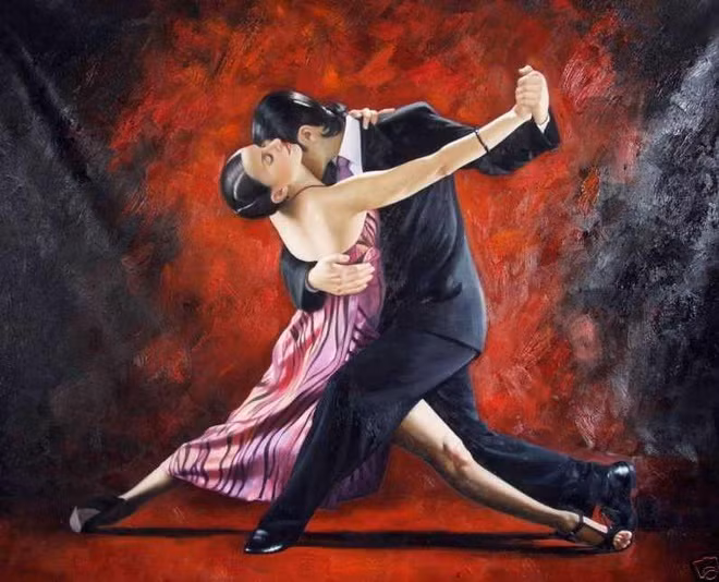 Theo BBC, Tango là một trong những điệu nhảy nổi tiếng và có sức ảnh hưởng lớn nhất trong lịch sử hiện đại, xuất phát từ đường phố ở Buenos Aires (Argentina) và Montevideo (Uruguay) vào thế kỷ 18-19. Điệu nhảy truyền thống của Argentina và Uruguay được UNESCO đưa vào danh sách Di sản văn hóa phi vật thể của nhân loại năm 2009.