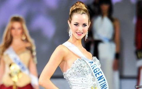 Sau khi chiếm được vùng đất Argentina từ thế kỷ 16, người Tây Ban Nha đã có những cuộc di cư ồ ạt tới vùng đất này và sinh sống lâu dài tại đây. Đa số người dân Argentina hiện nay là con cháu của người Tây Ban Nha, Italy di dân từ nhiều thế kỷ trước. Hiện nay, 97% người dân Argentina có gốc gác từ châu Âu.